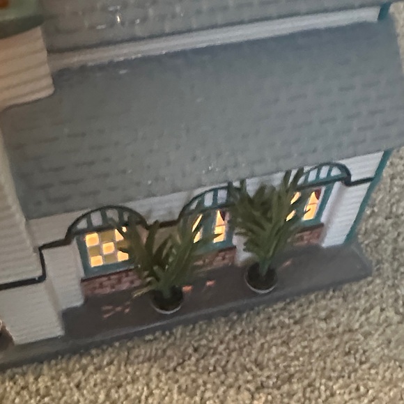 Department 56 Palm Lounge supper club - Picture 6 of 6